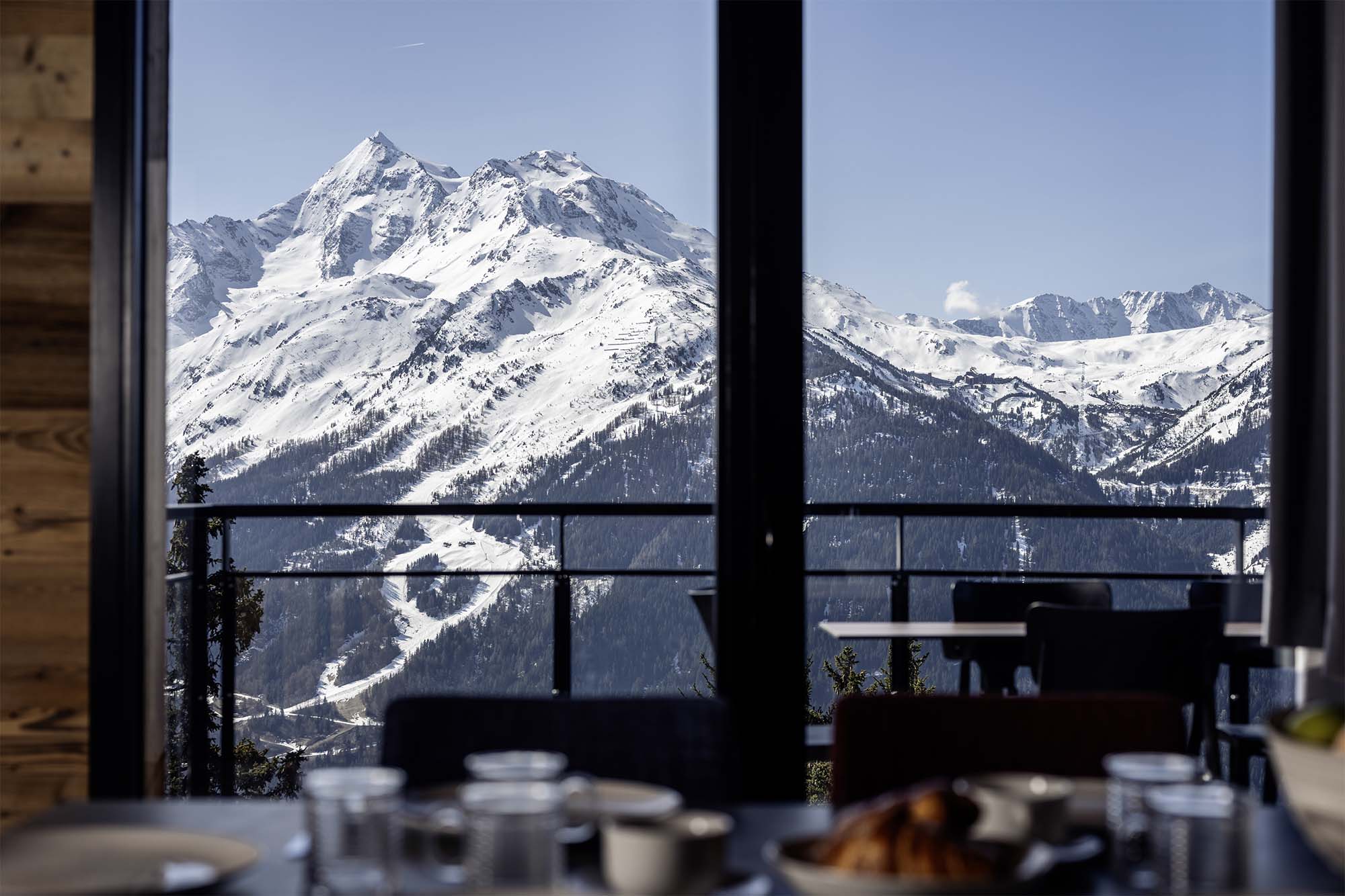 View on the mountains in Apartment n. 1 at Résidence L'Orée du Bois in La Rosière