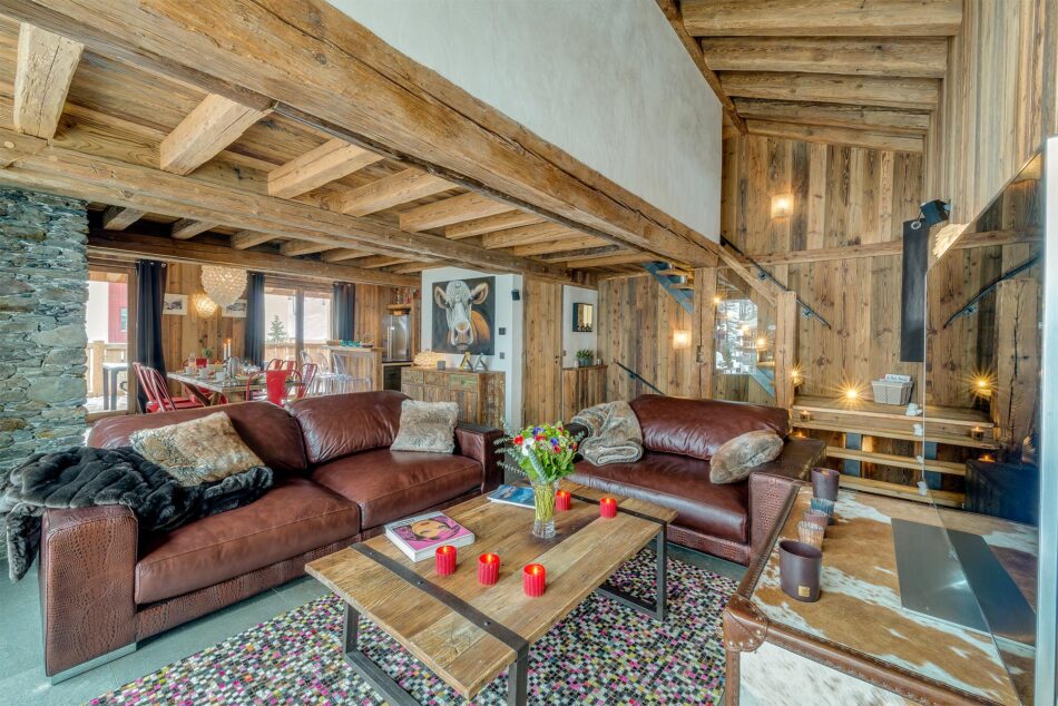 Living room with sofas in Chalet Jupiter in Val d'Isere Ski France Premium Chalets