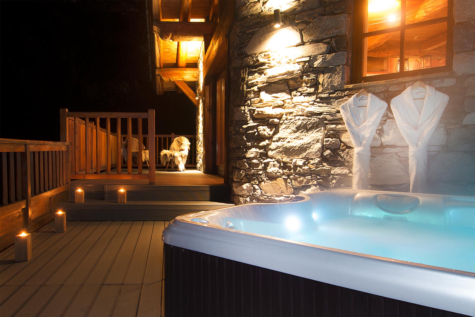 Outdoor hot tub by night in Chalet Arosa in Val d'Isere Ski France Premium Chalets