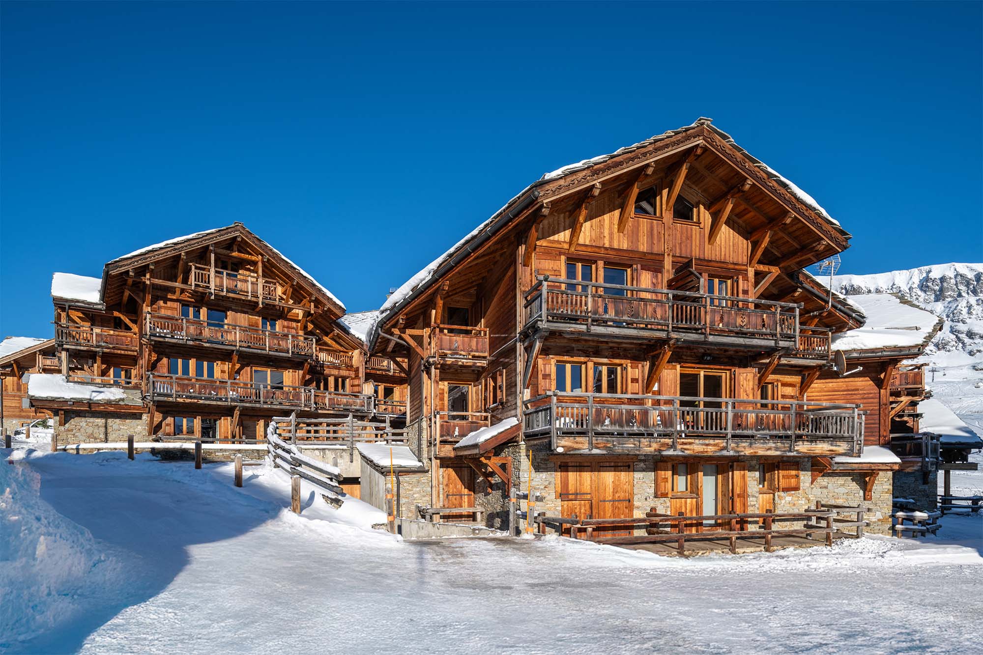 Chalet La Chapelle in Alpe d'Huez surrounded by snow Ski France Premium Chalets